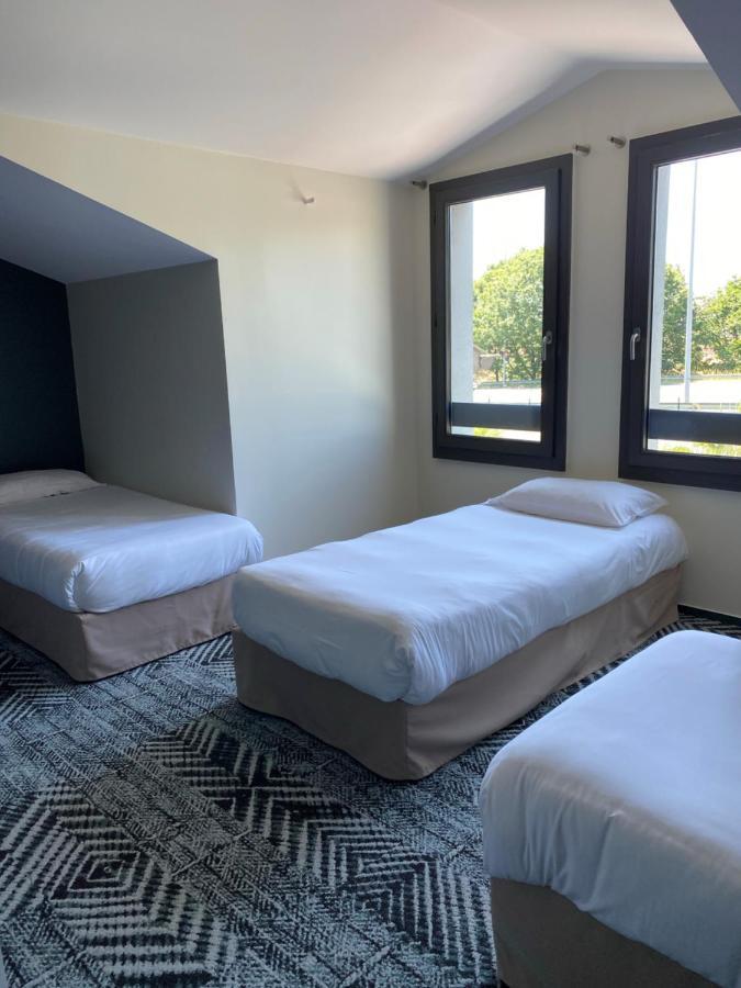 Family Room (5 Adults),1215308353:JPEG